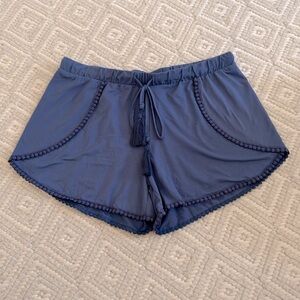 Junior girl’s dusty blue shorts, size large